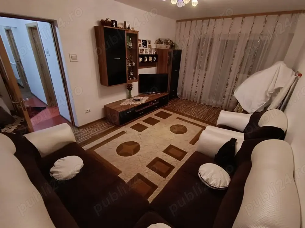 Vand apartament 4 camere - imagine 1