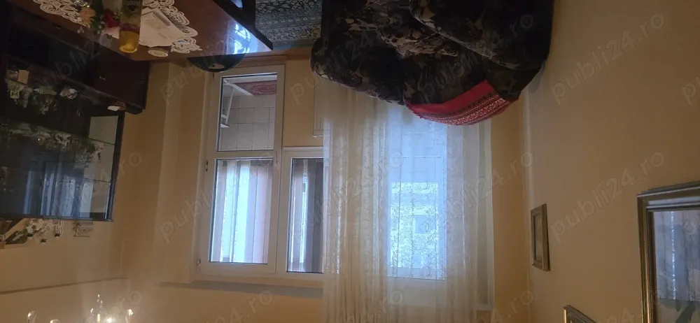 vand apartament cu 4 camere - imagine 1