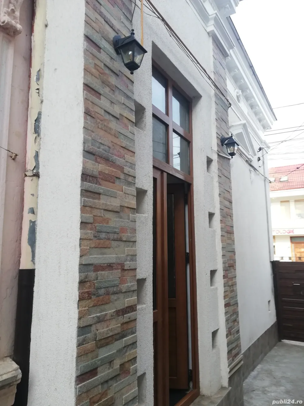 vand apartament la curte Bd Cuza - imagine 1