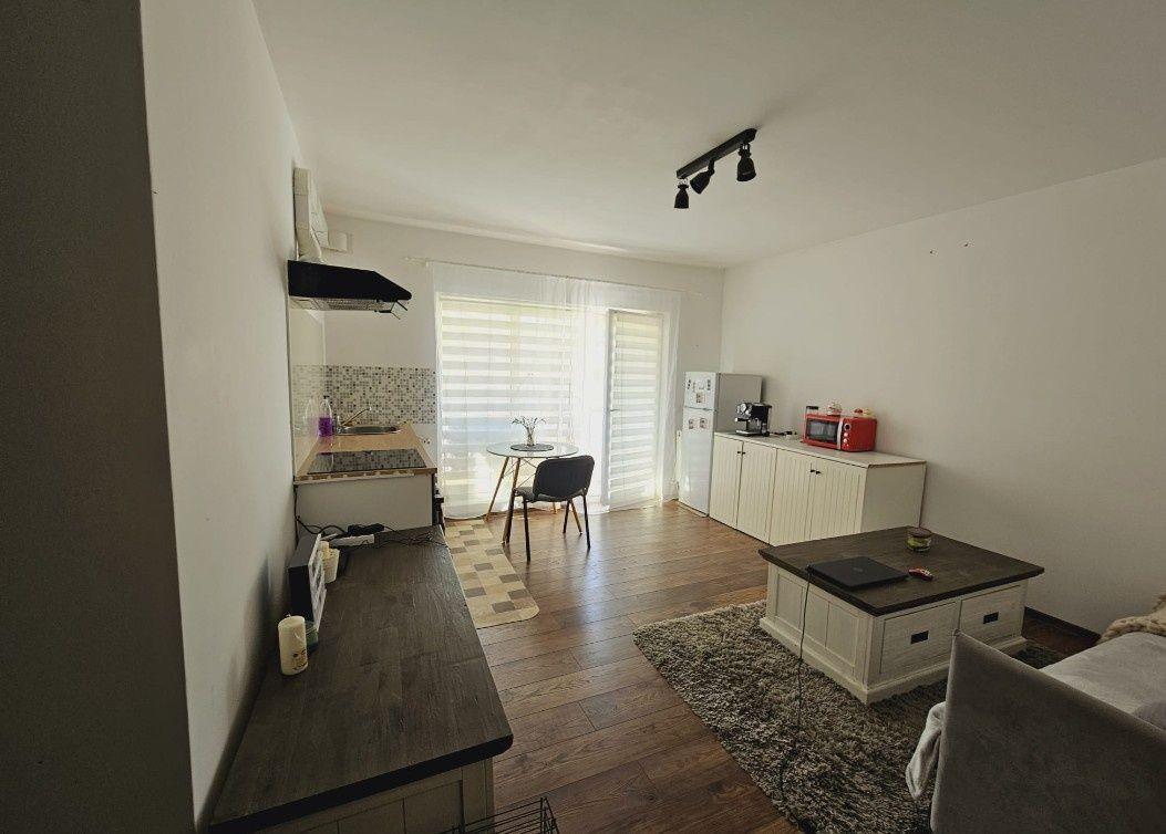 Apartament de vânzare Floresti -  strada Eroilor. Parcare privata cu C - imagine 1