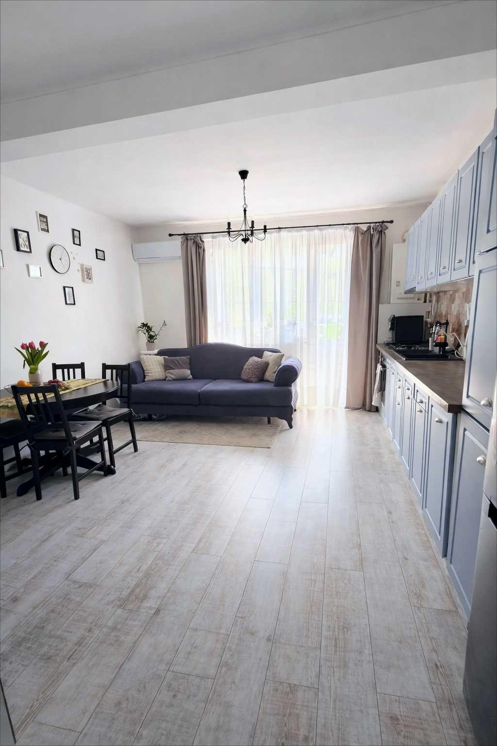 PF vând apartament 3 camere, 59 mp + terasă 8 mp, 2 parcări, mobilat/u