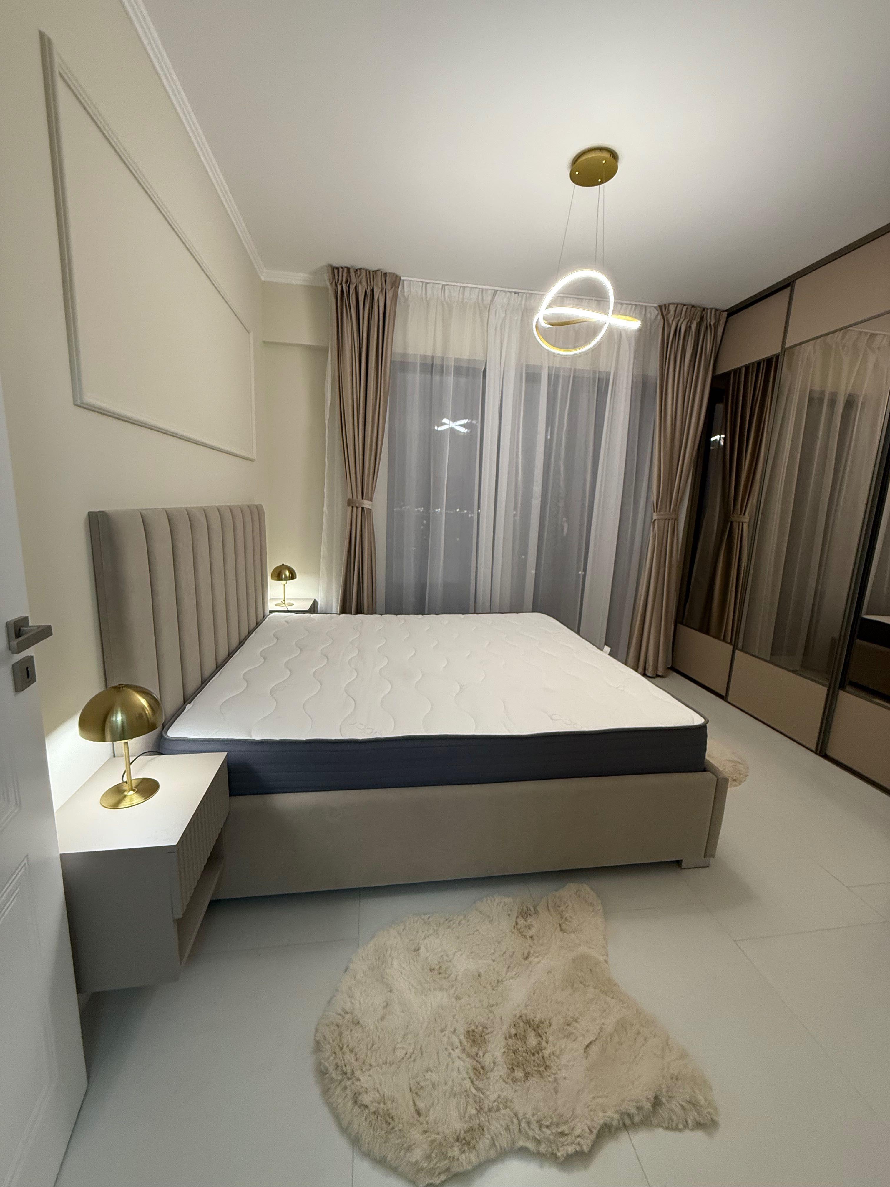 Inchiriez apartament zona Vivo