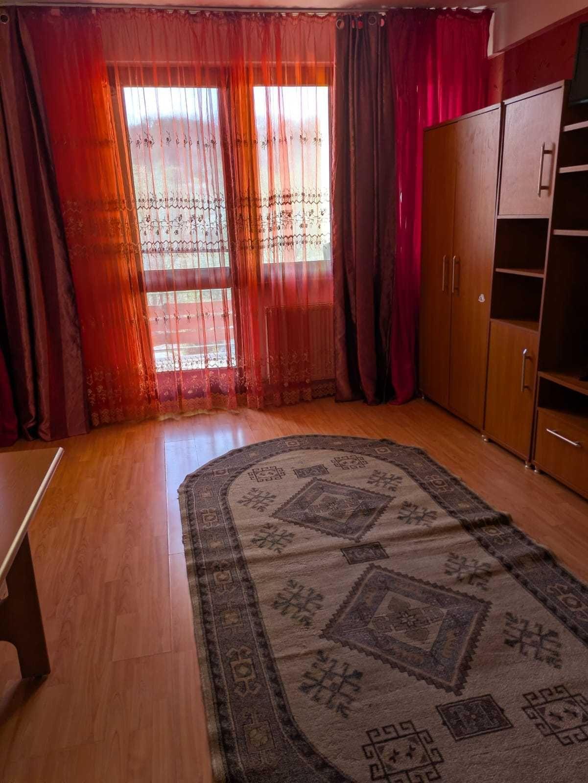 PF Închiriez apartament decomandat cu 2 camere