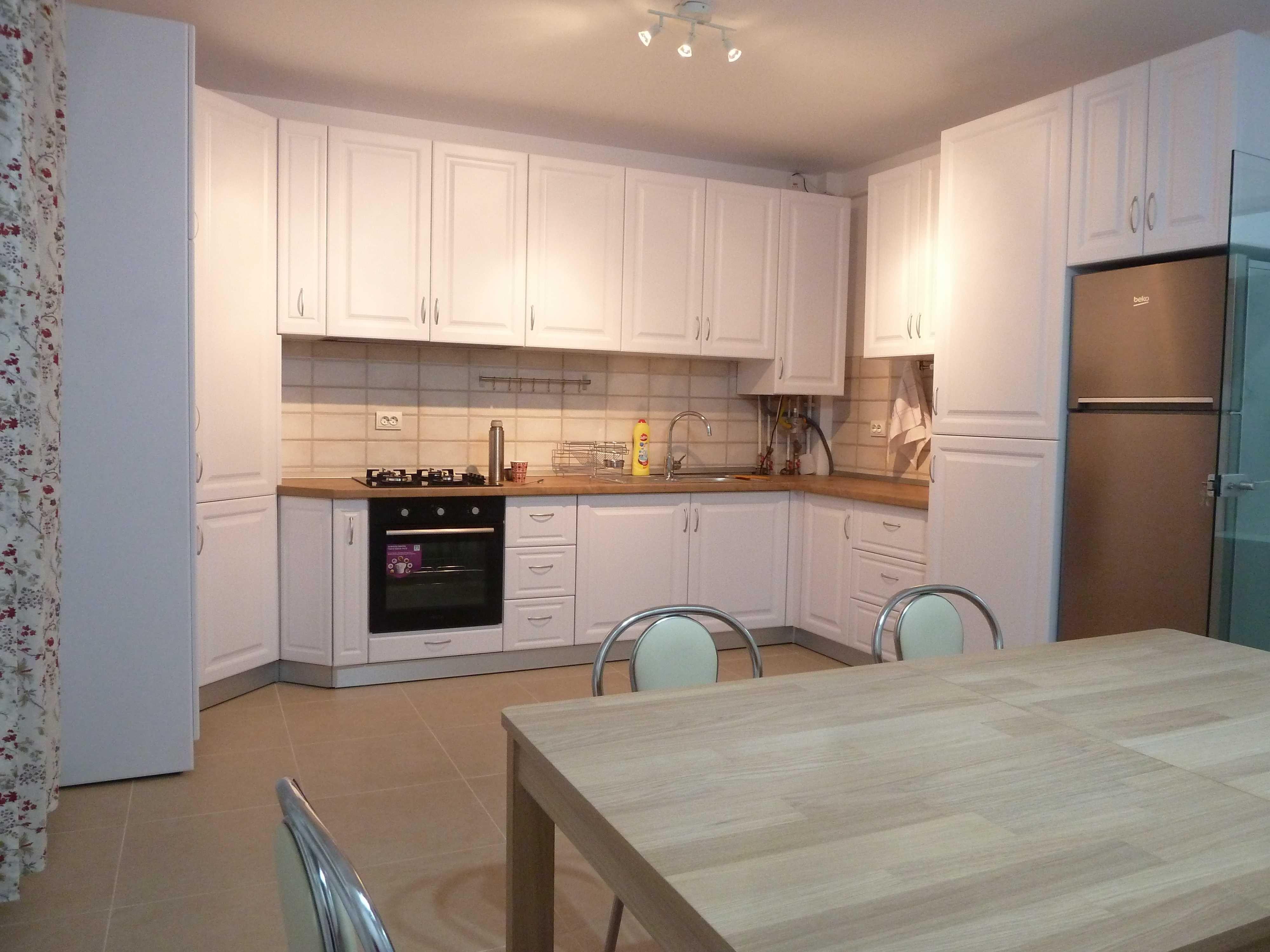 3 cam. cu gradina mare si parcare in zona Europa, PF