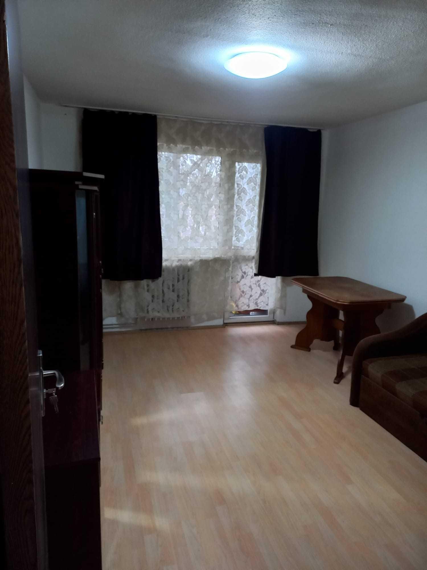 Inchiriez apartament cu 2 camere in Tudor