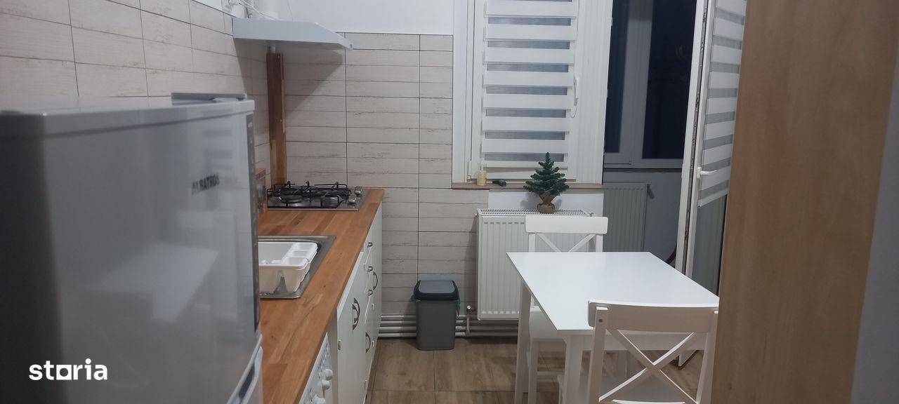 Studio renovat, la AFI Mol , etaj 1, balcon închis, prima închiriere