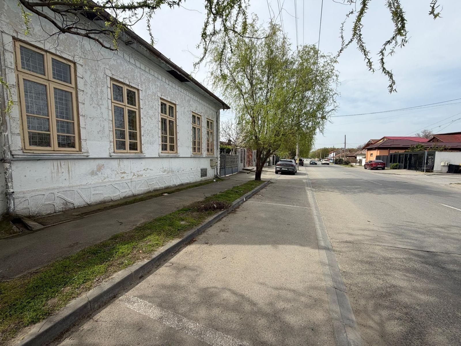 Casa de vanzare în zona semicentrala Craiova - teren 1658 mp