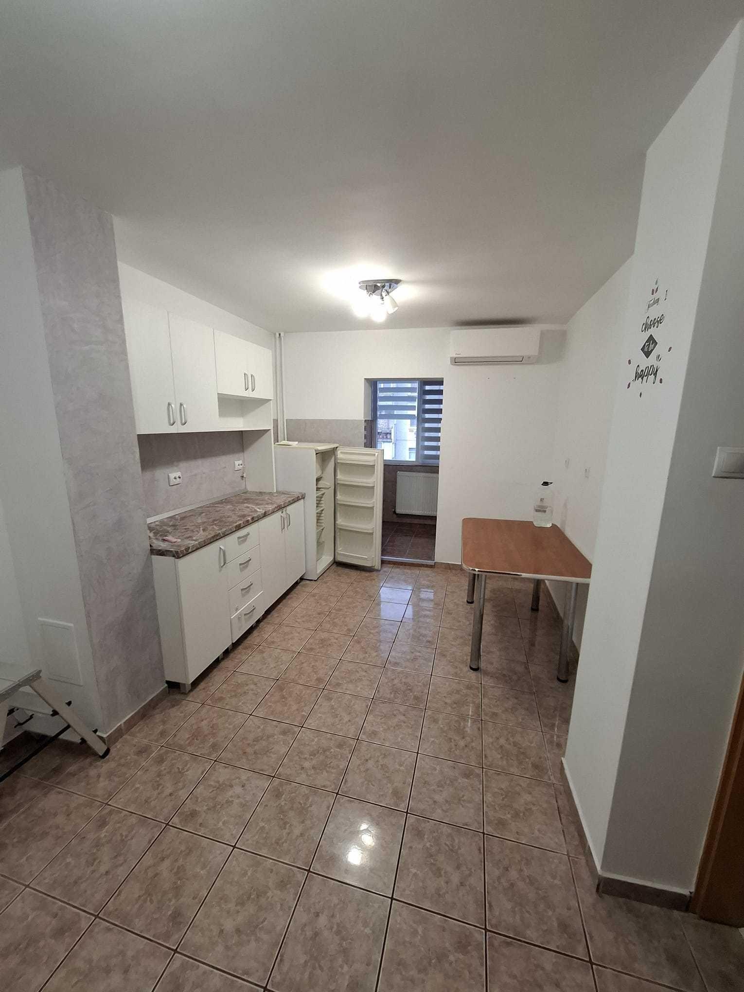 Dau in chirie apartament decomandat 2 camere mobilat/utilat in Velenta