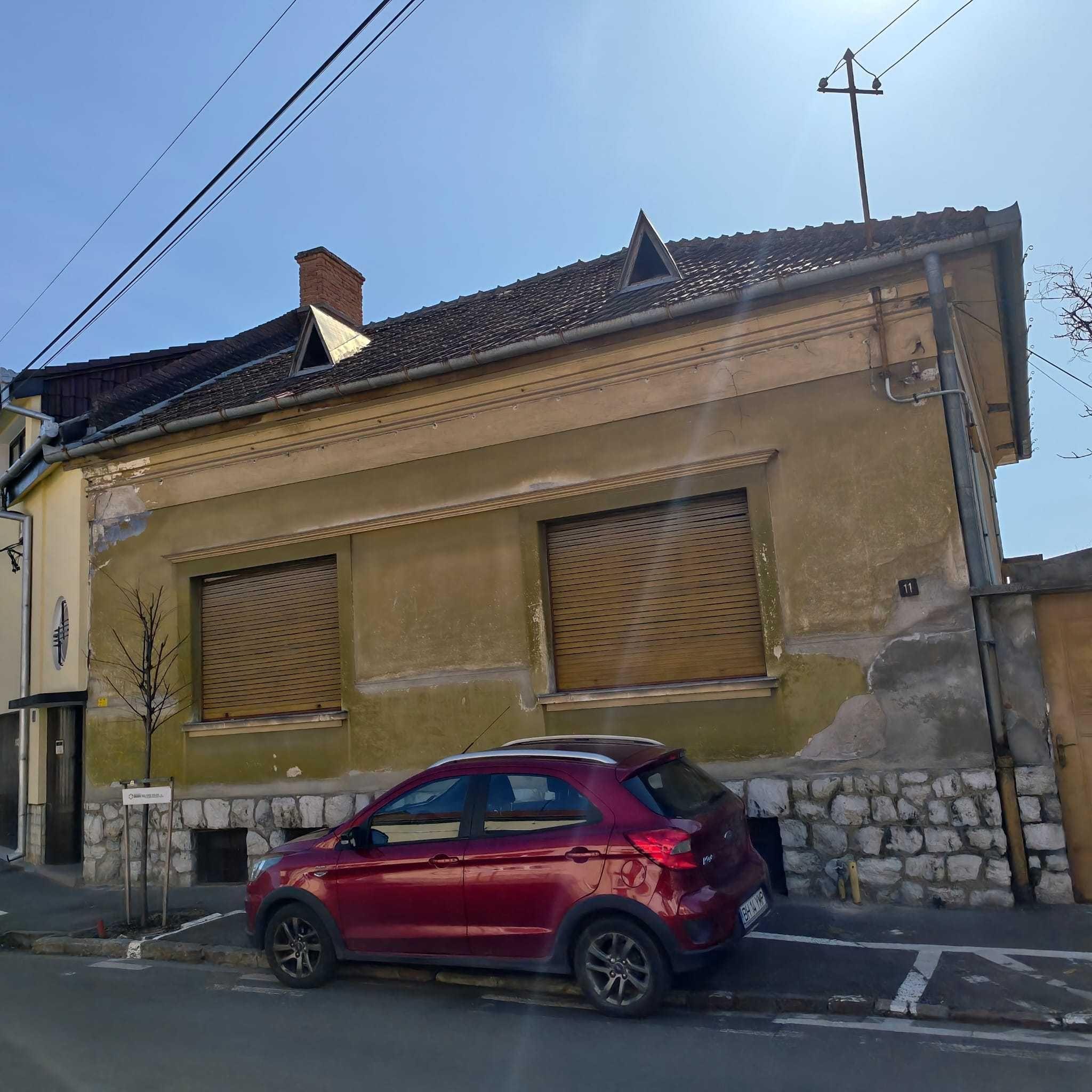 Casă individuală ultracentrală, teren 380 mp – ideală pentru renovare și investiție