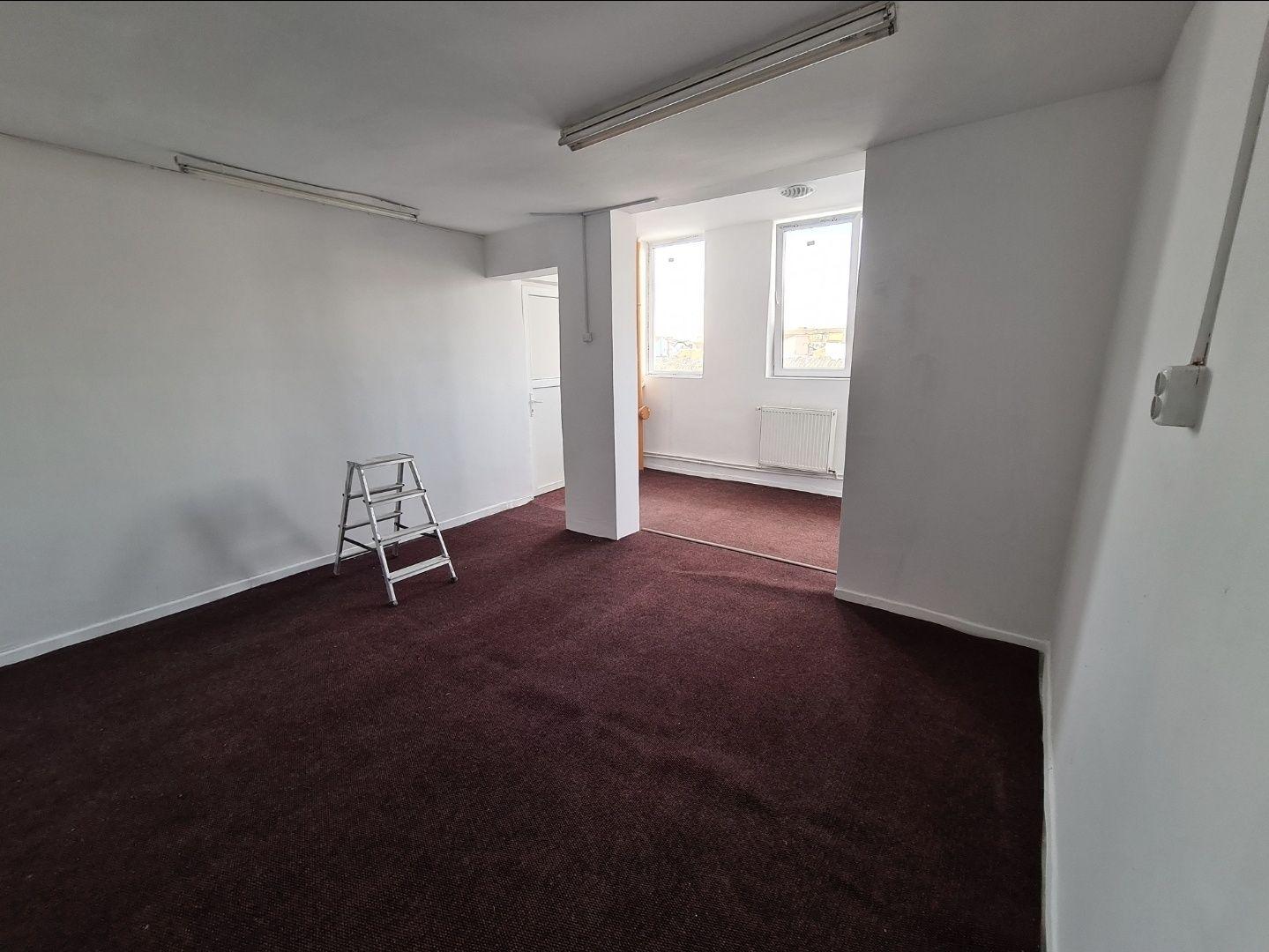 Birou de inchiriat - imagine 1