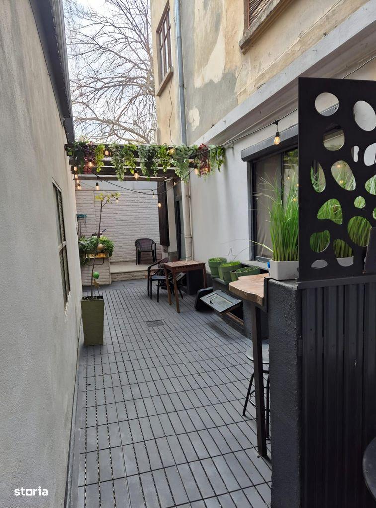 Apartament ultracentral, 3 camere în vilă, intrare separată, terasă. - imagine 1