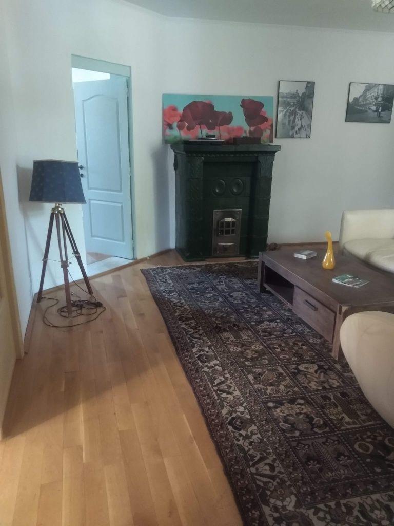 Vând apartament in vilă