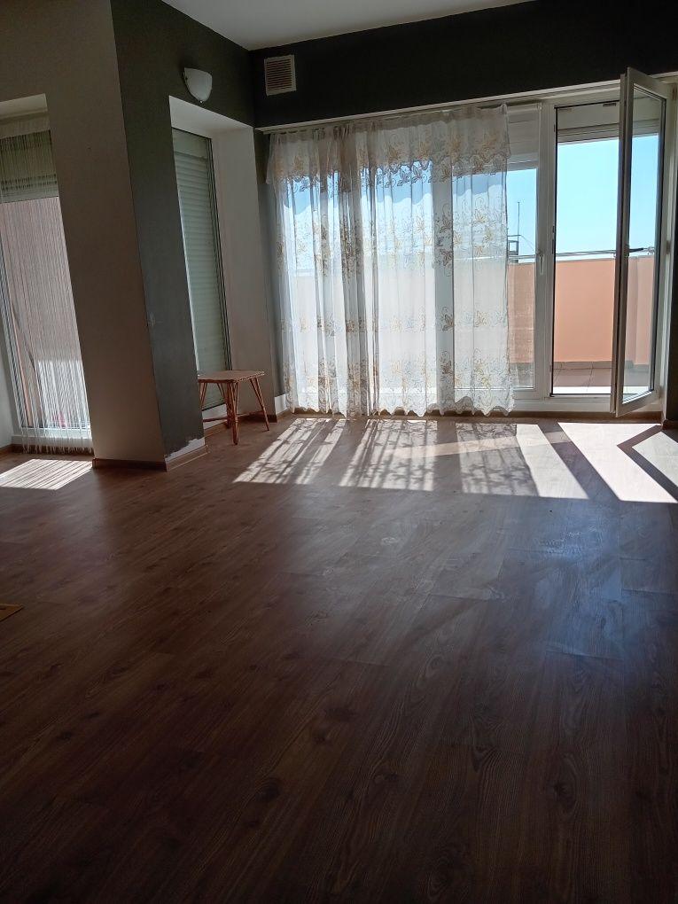 Apartament titan lângă parcul Titanel 2