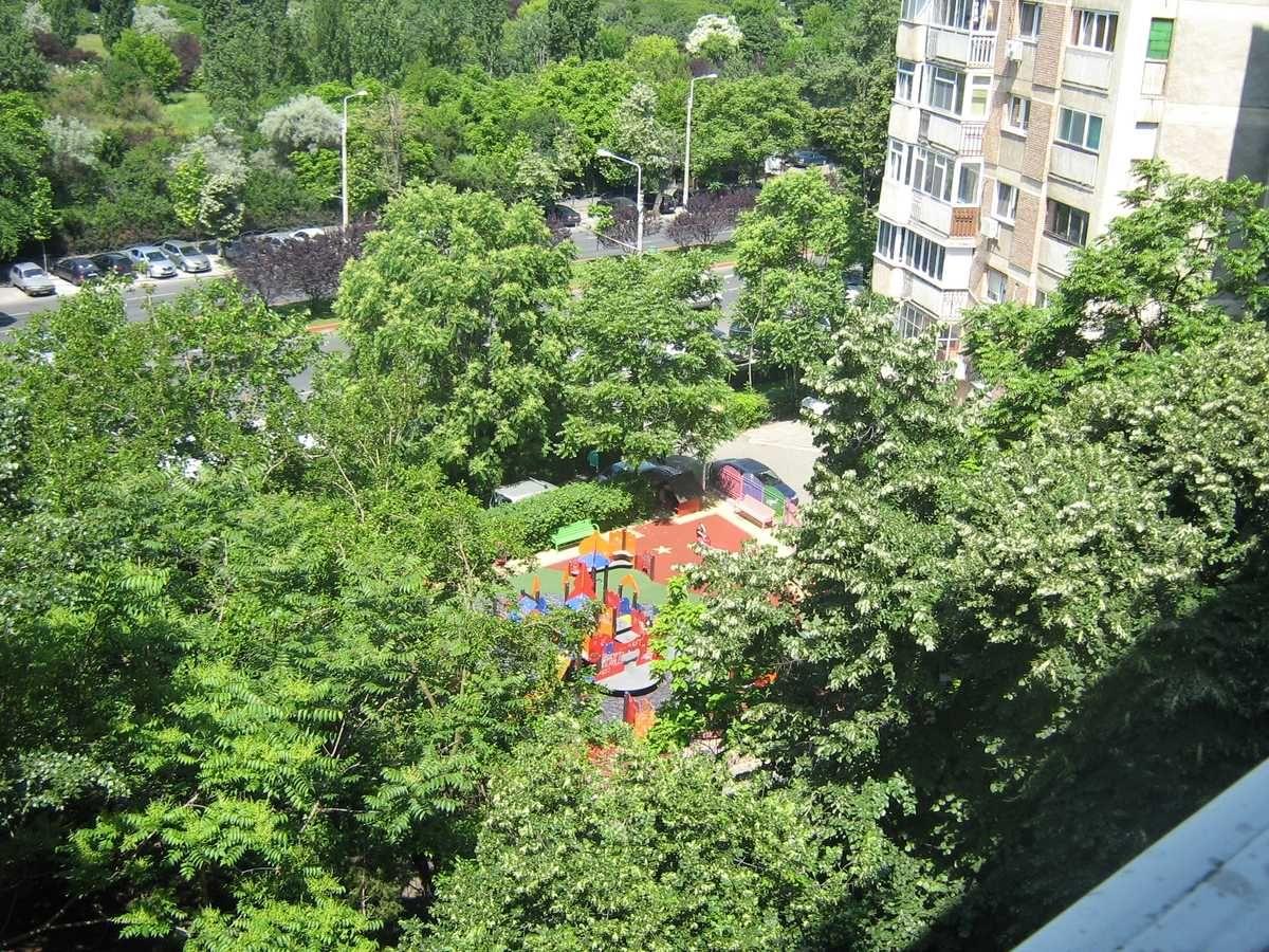 Vanzare garsoniera Titan Metrou