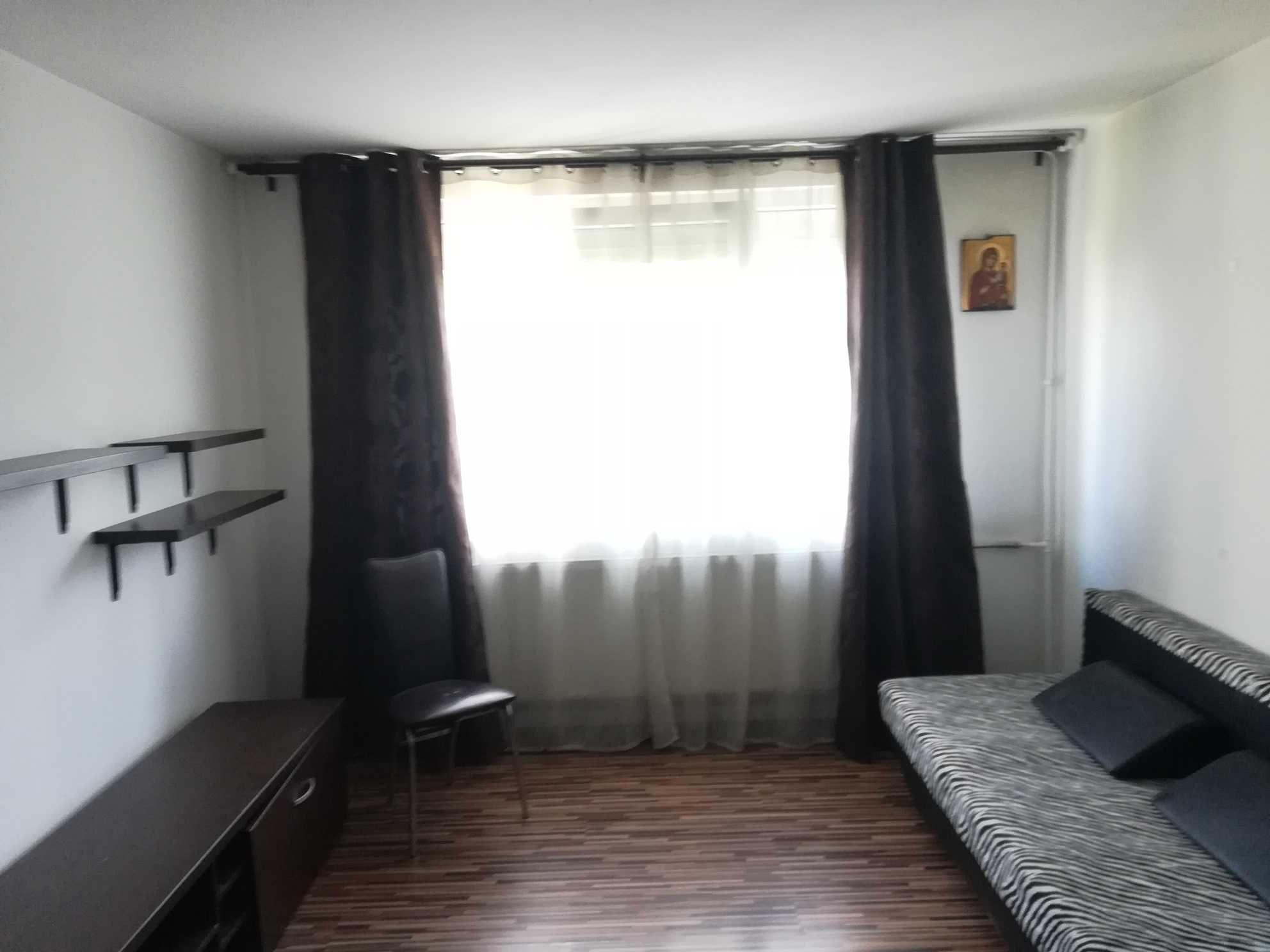 Apartament 3 camere decomandat – Titan 1 decembrie 1981