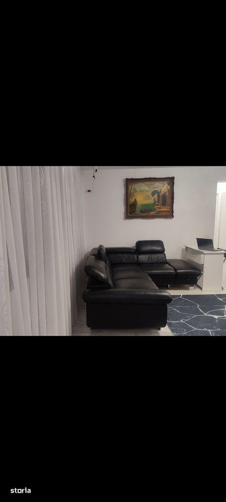 Apartament cu balcon, loc de parcare și lift în sector 4