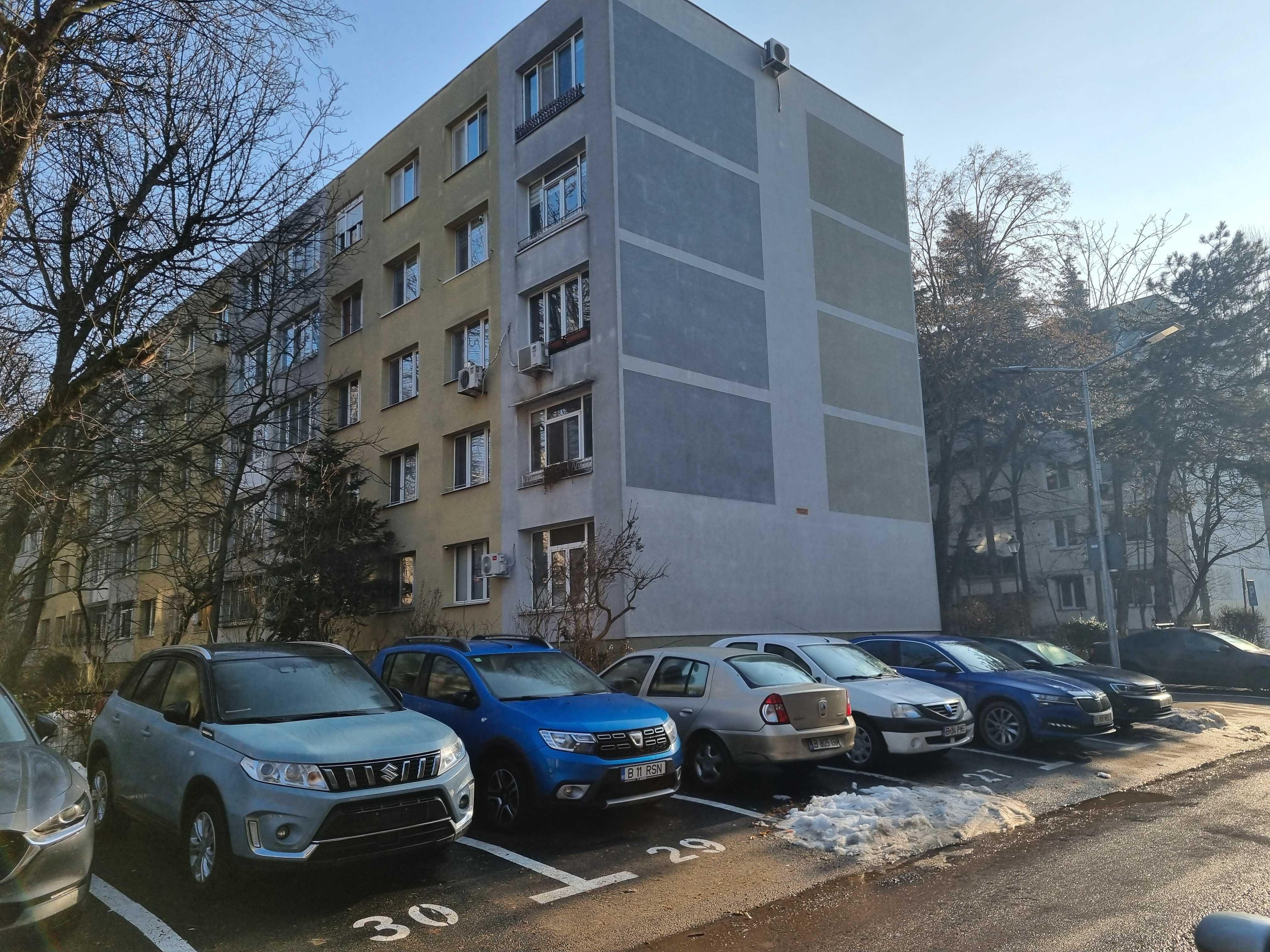 Apartament 4 camere, decomandat, centrala, bloc reabilitat, parcare ADP, boxa depozitare