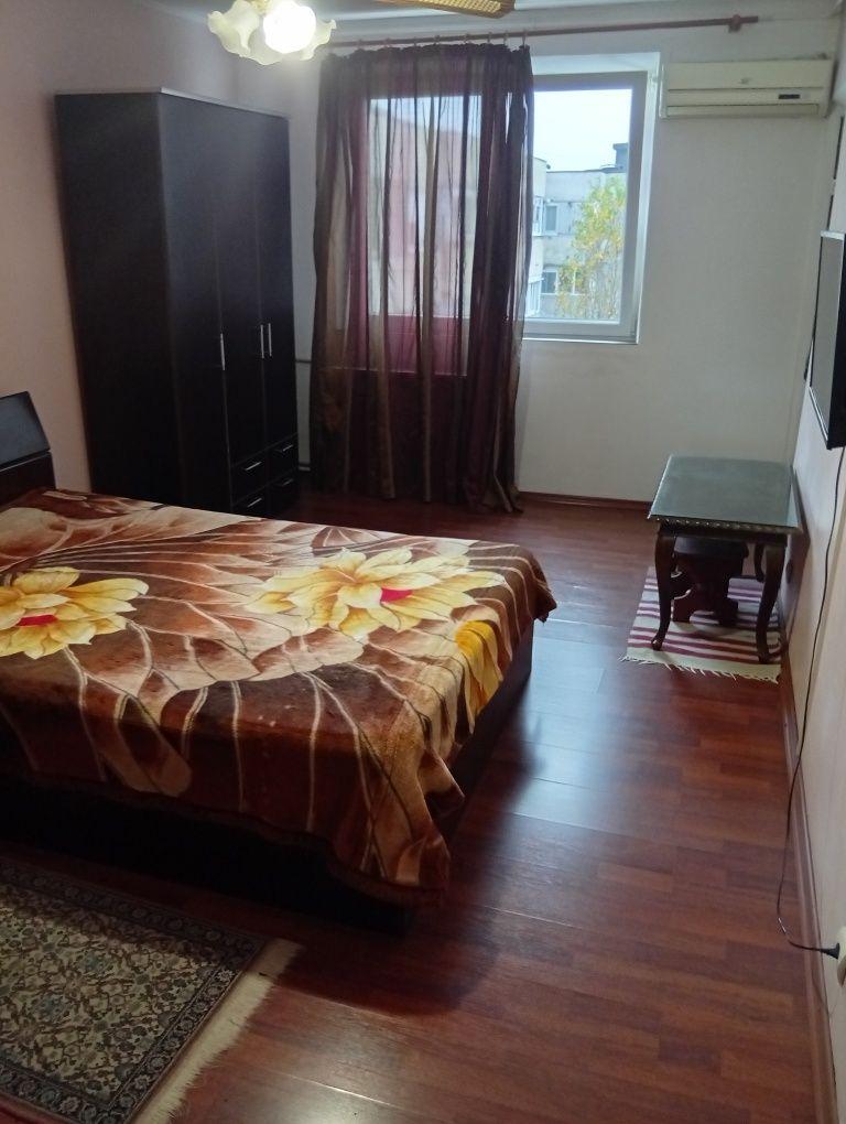 Camera de închiriat