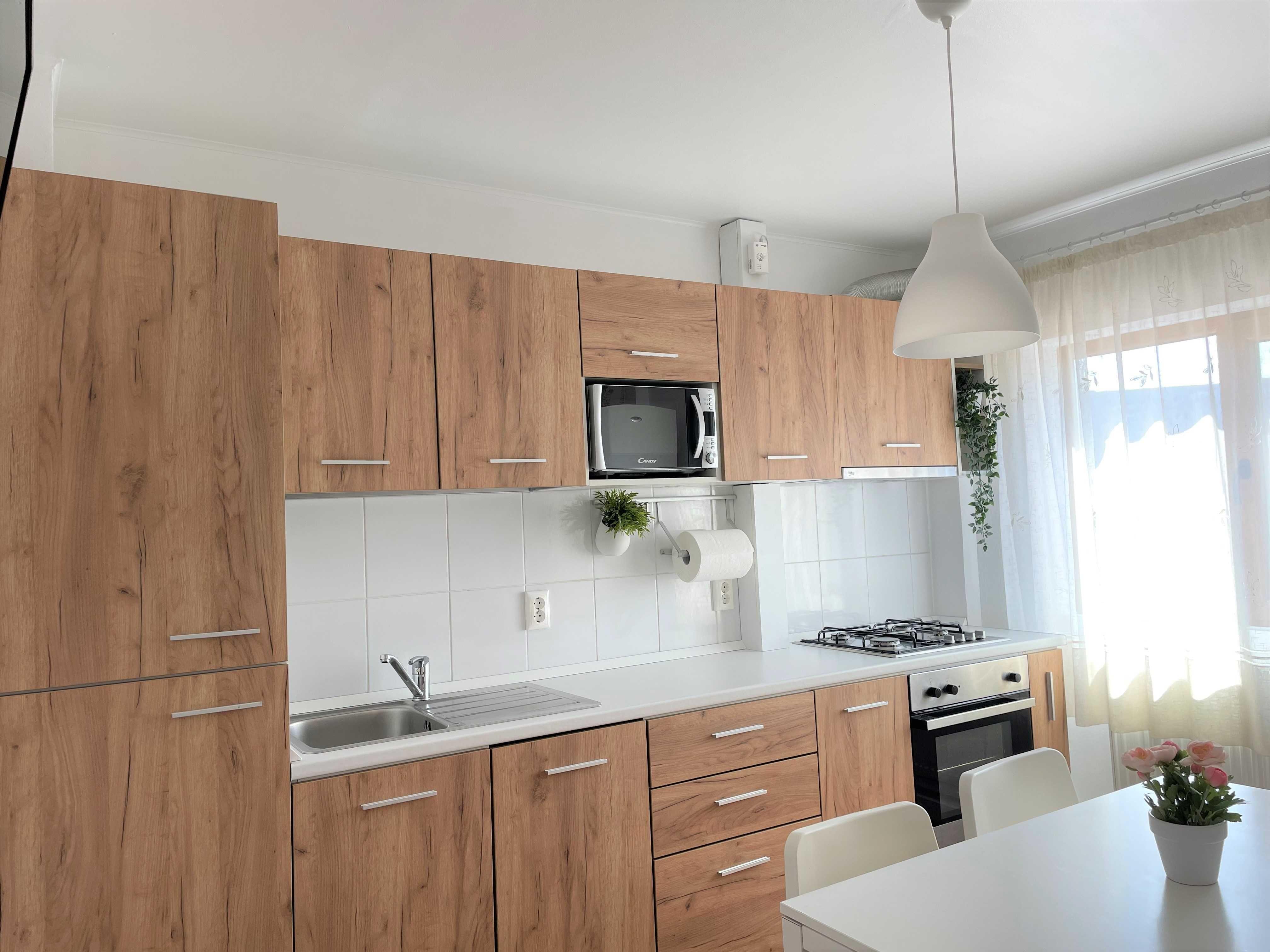 Proprietar – vand apartament cu 2 camere, decomandat- Strada Buzoieni, nr. 9.