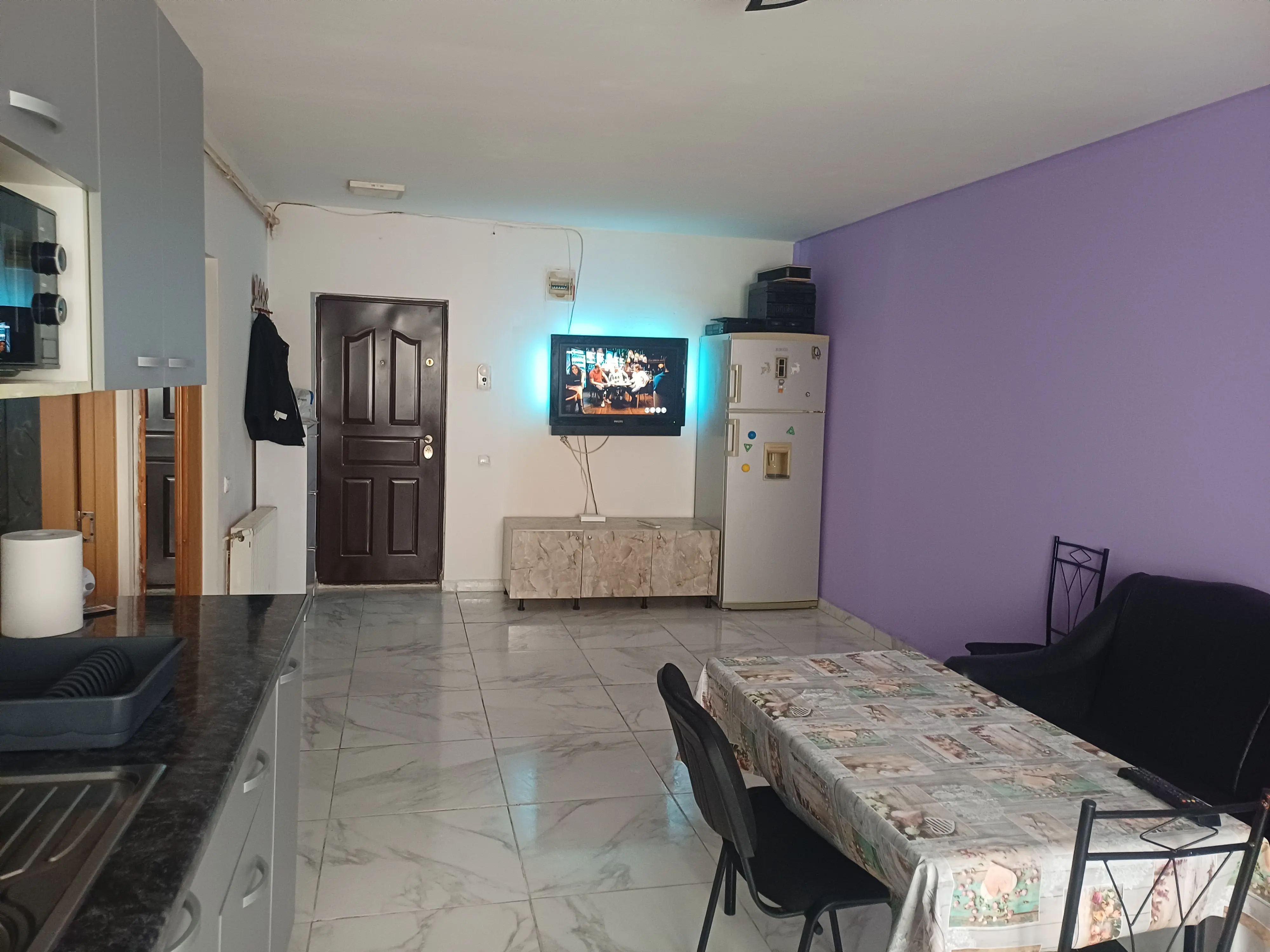 Inchiriez apartament in floresti