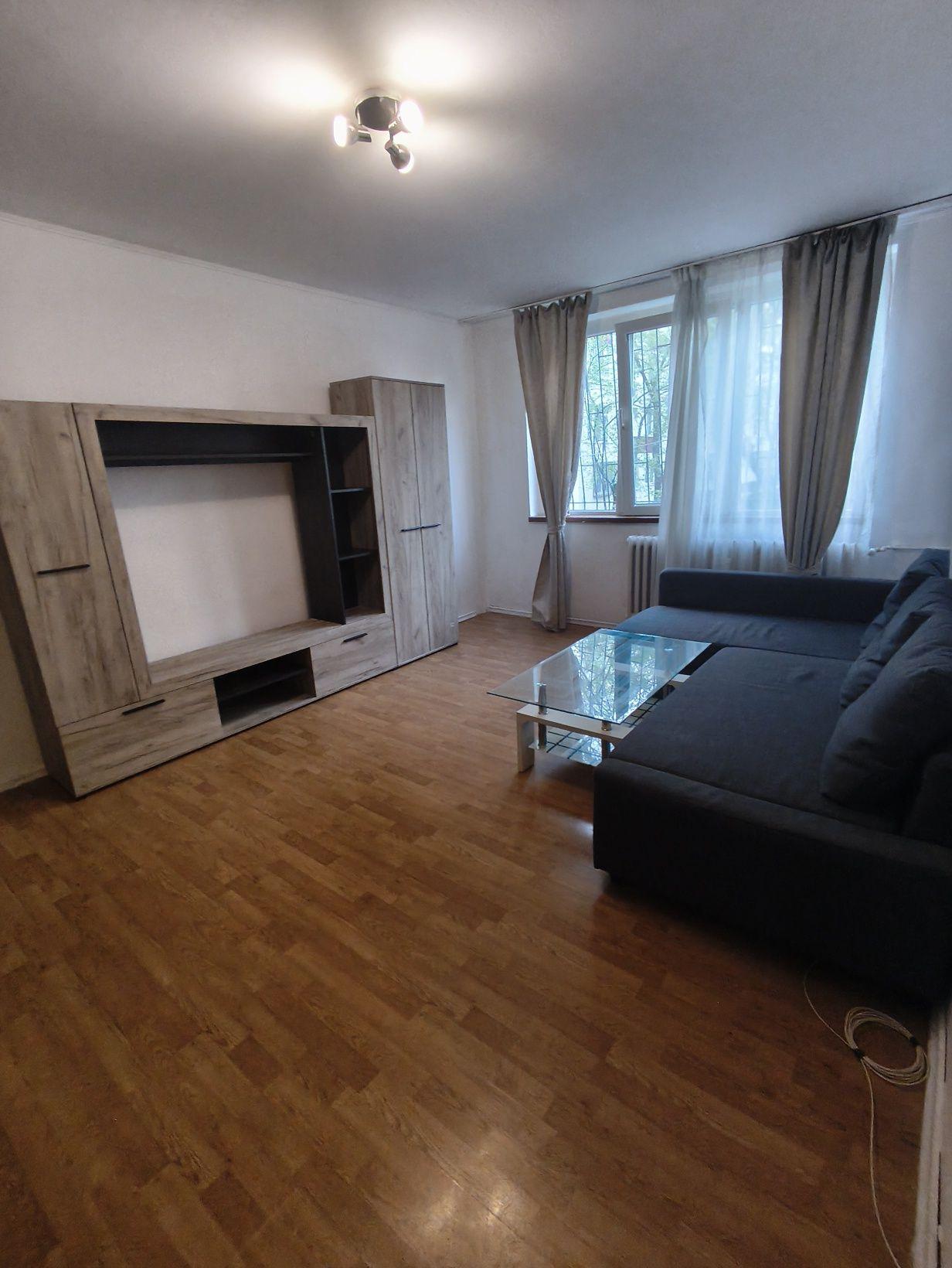 Închiriez garsonieră