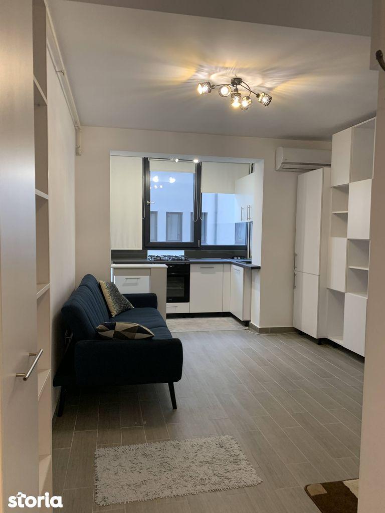Apartament 2 camere de închiriat bloc nou, centrală, AC, loc parcare