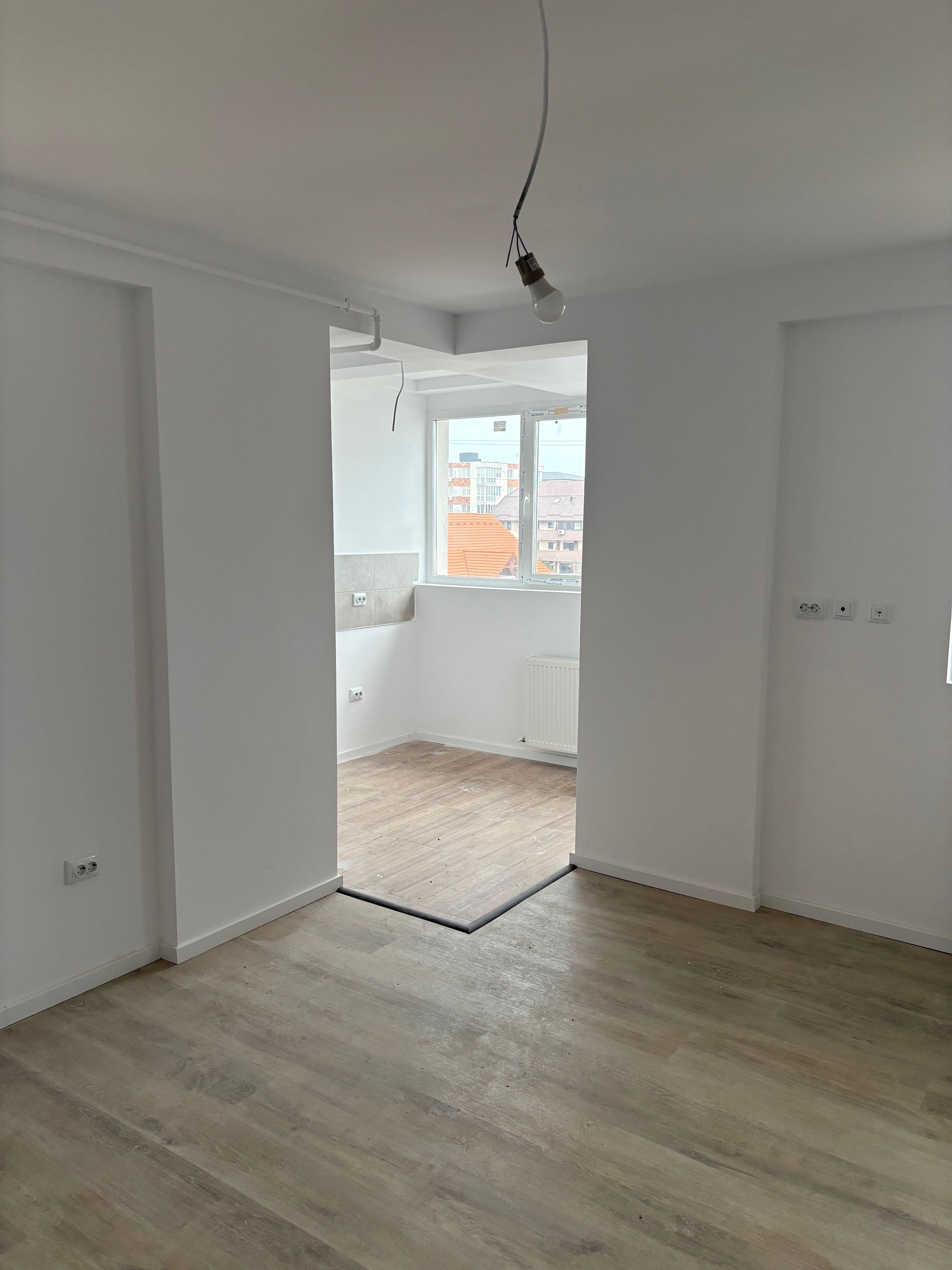 Vand garsoniera cu loc de parcare