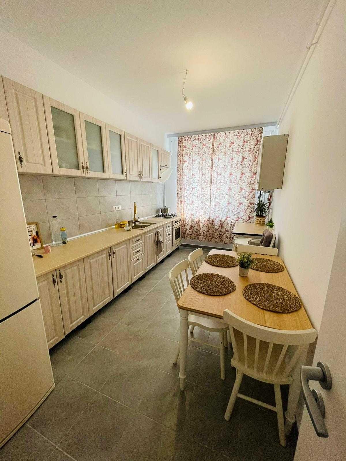 Închiriez apartament 2 camere + garaj subteran. - imagine 1