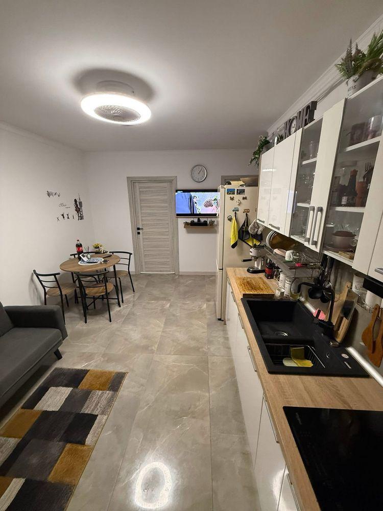 VAND APARTAMENT 3 camere bloc nou - imagine 1