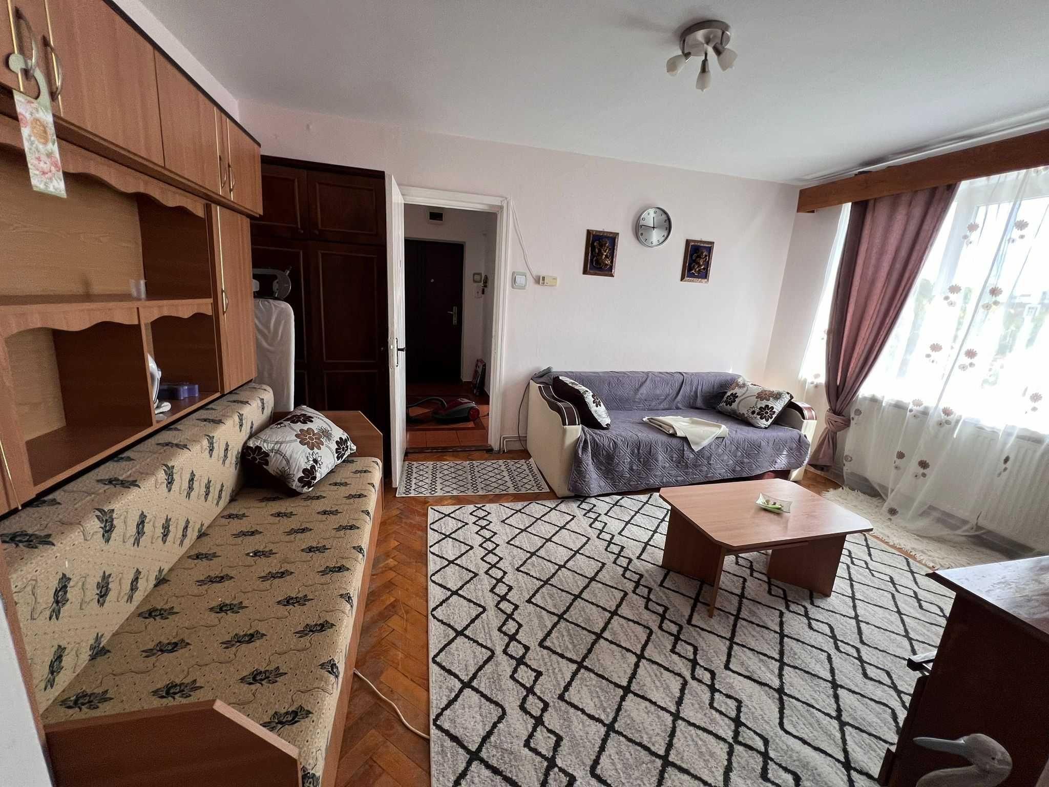 Închiriez apartament 2 camere ultracentral - imagine 1