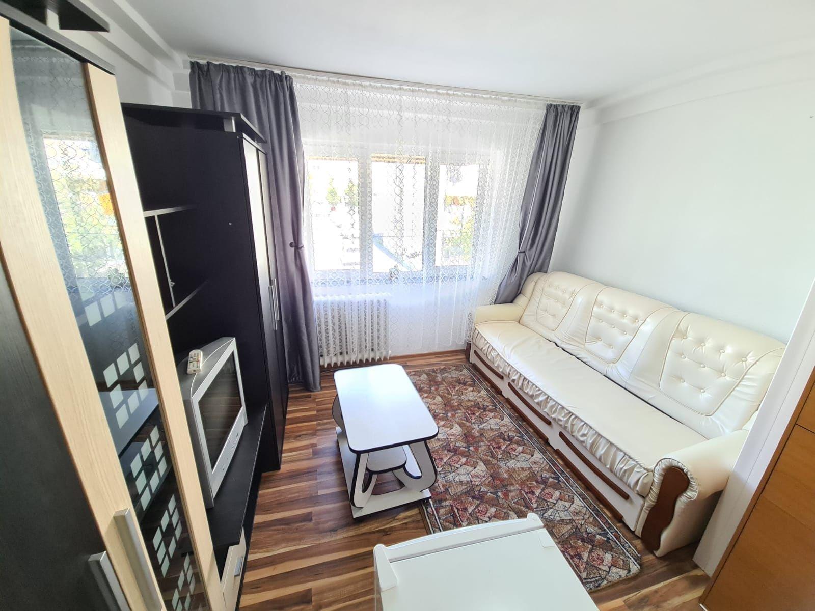 Proprietar inchiriez camera de camin