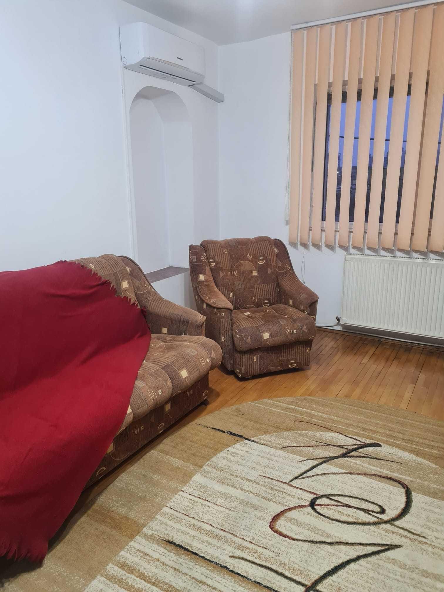 inchiriez apartament 3 camere, decomandat, 70mp, zona Nicolina 2