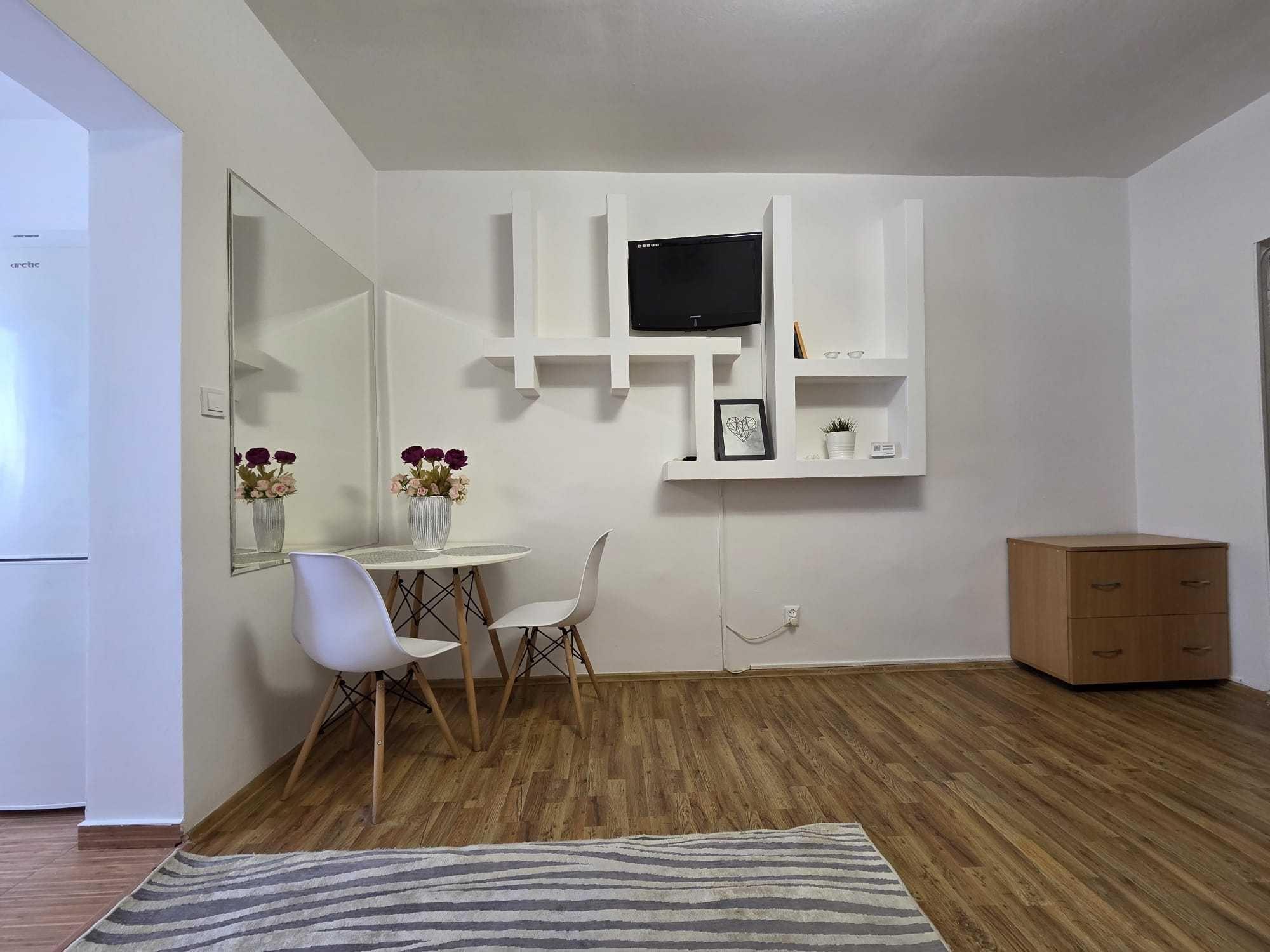 Proprietar vand garsoniera 24 mp utili (15 mp in CF), Timisoara Str. Polona 2, pozitie excelenta