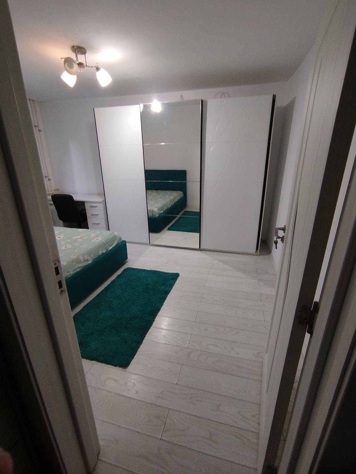 Vând apartament decomandat cu o camera Calea Buziasului