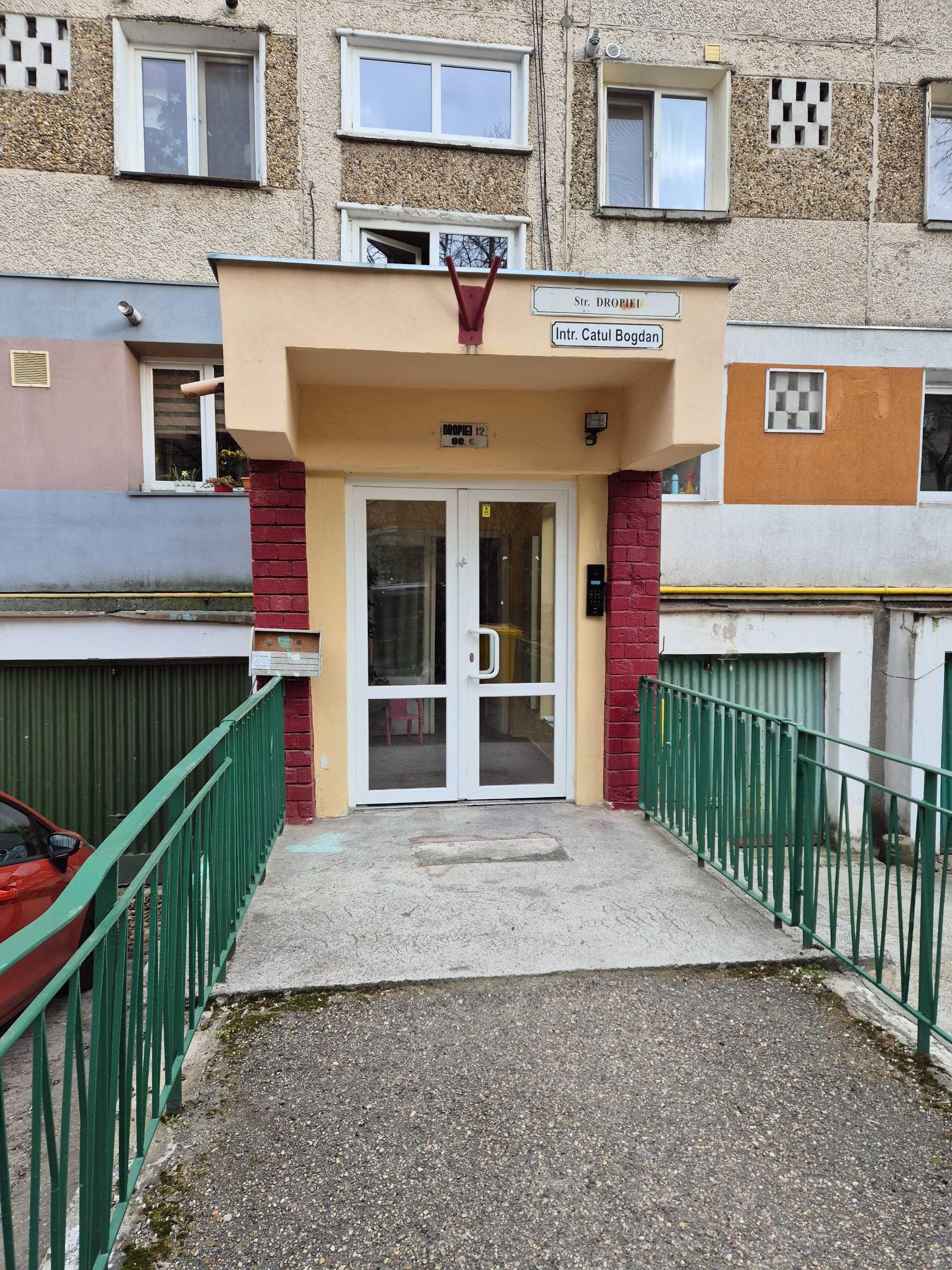 Proprietar ,vand apartament doua camere,zona Cetatii ,Gh. Lazar,Dacia - imagine 1