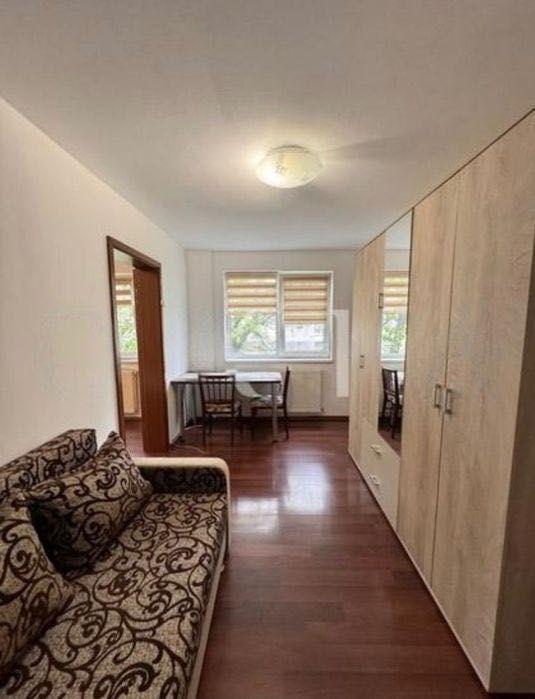 Închiriez apartament - imagine 1