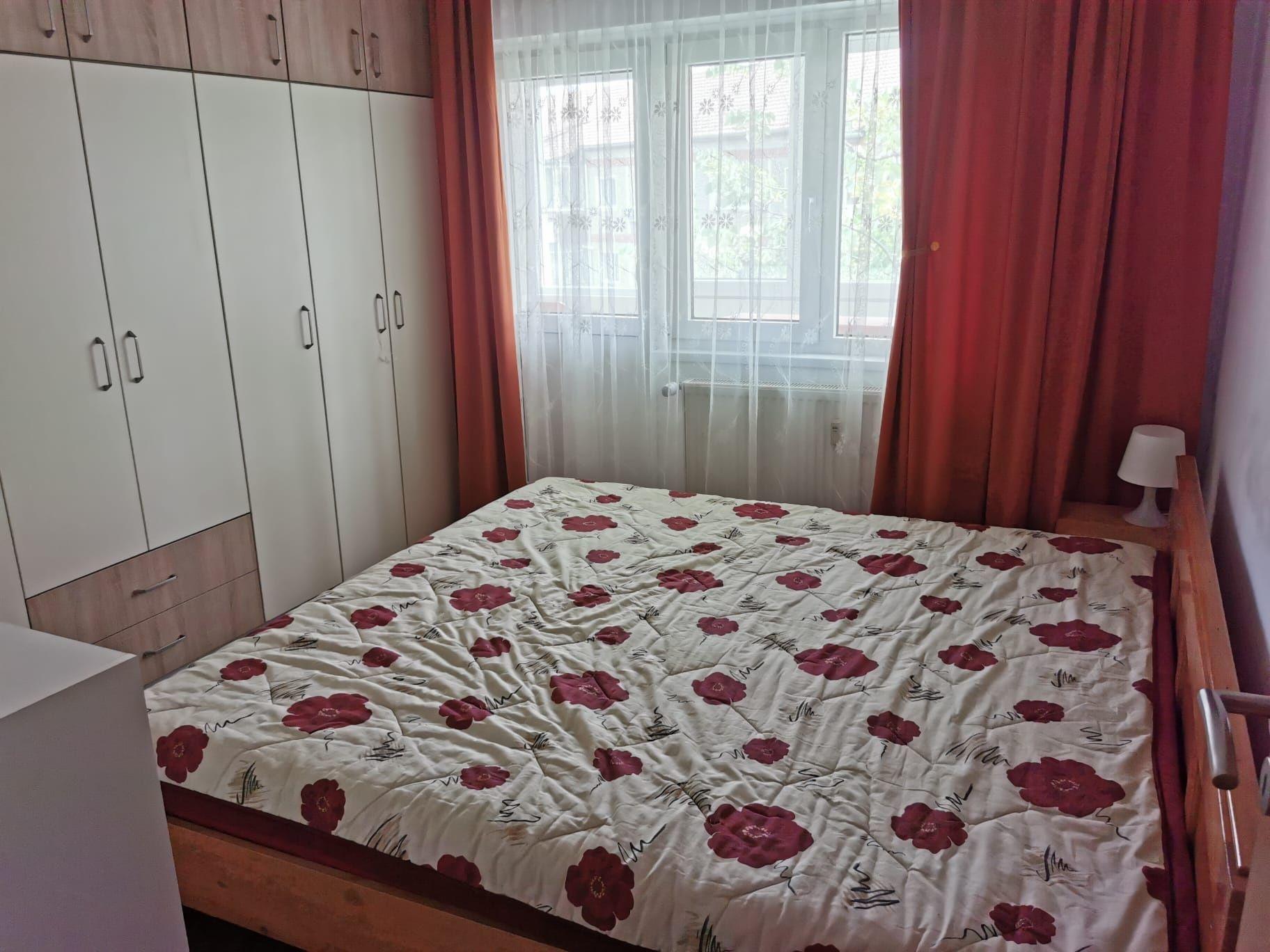Inchiriez apartament 3 camere, Strada Cugir - imagine 1
