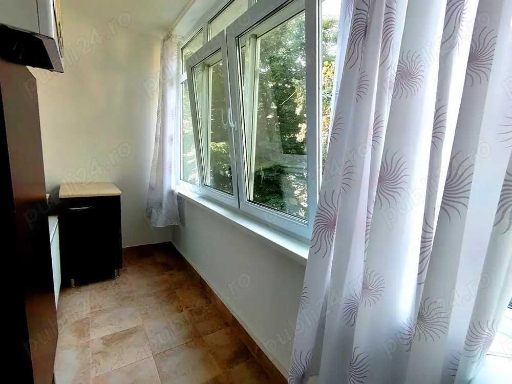 Apartament ultracentral ,2 camere,etaj:3/4, zona Spicul - imagine 1
