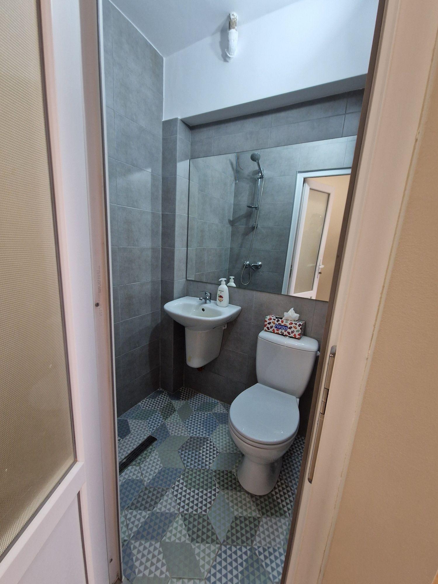 Închiriez apartament - imagine 1