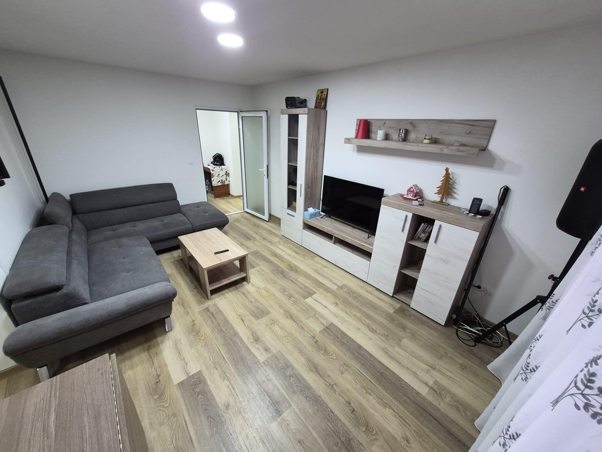 Închiriez apartament 2 cam Micro17, zona Piata Rusilor, et2, stradal,  cu balcon, un apartament total utilat și mobilat modern  2026 - imagine 1