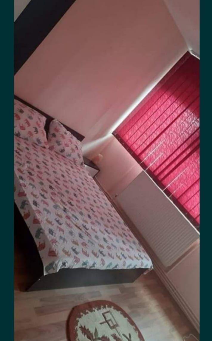 Inchiriez apartament 2 cam