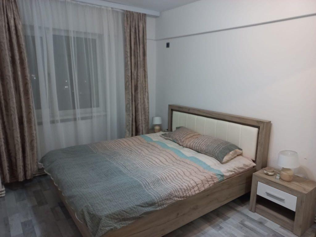 Închiriez apartament 2 camere ultracentral - imagine 1