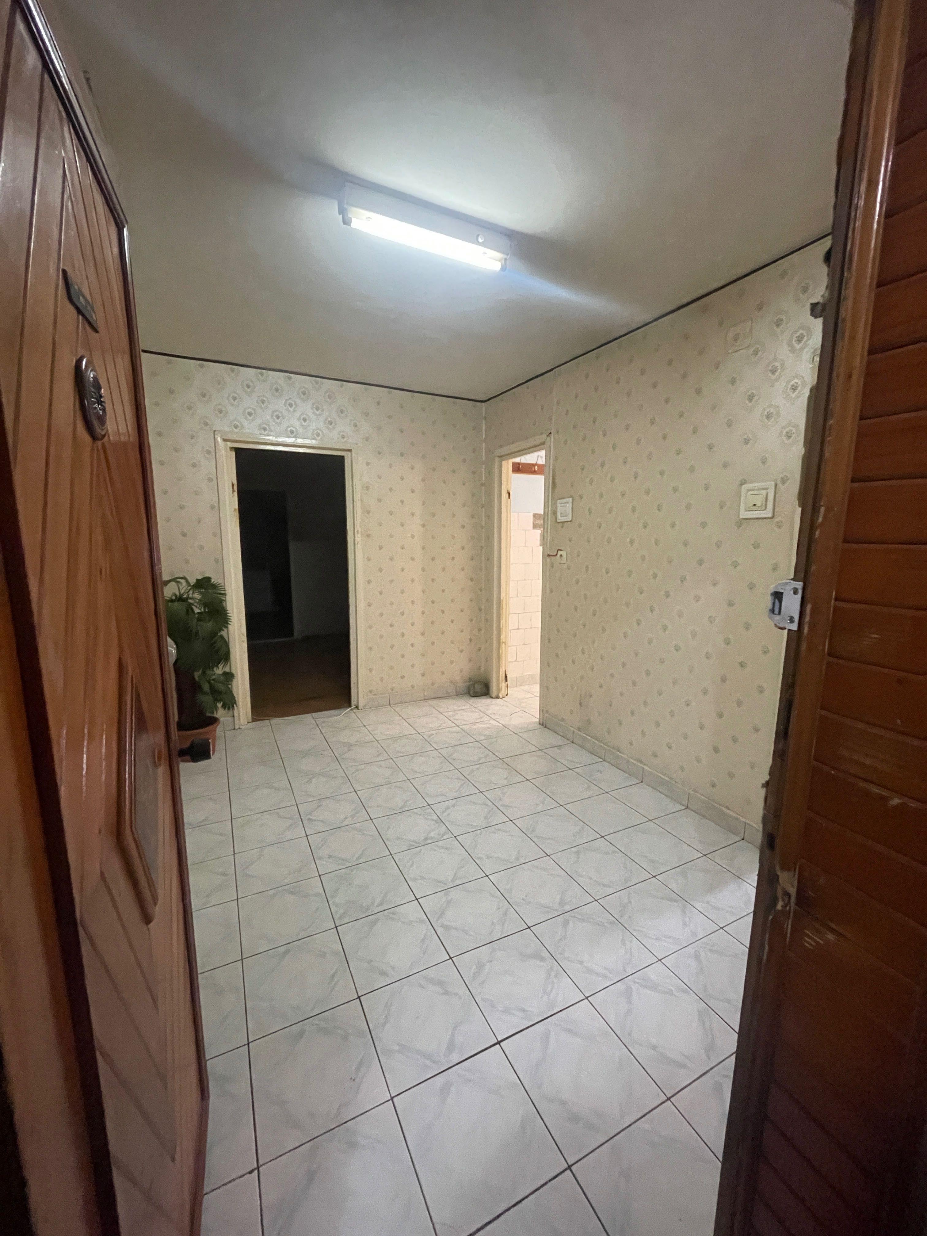 Apartament de vânzare - 3 camere - Aurel Vlaicu Arad