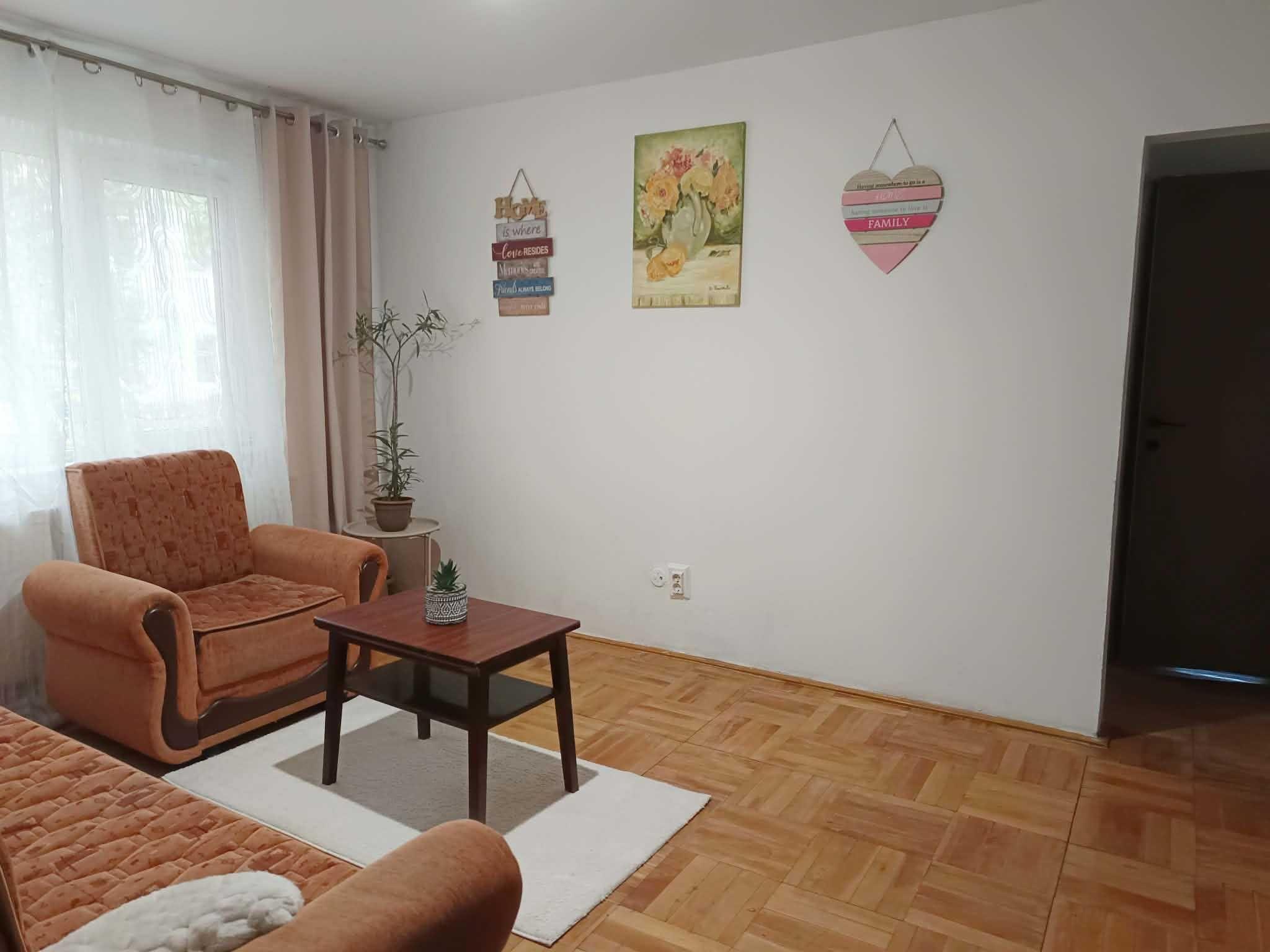Vand apartament 2 camere, zona Boul Rosu cu centrala termica