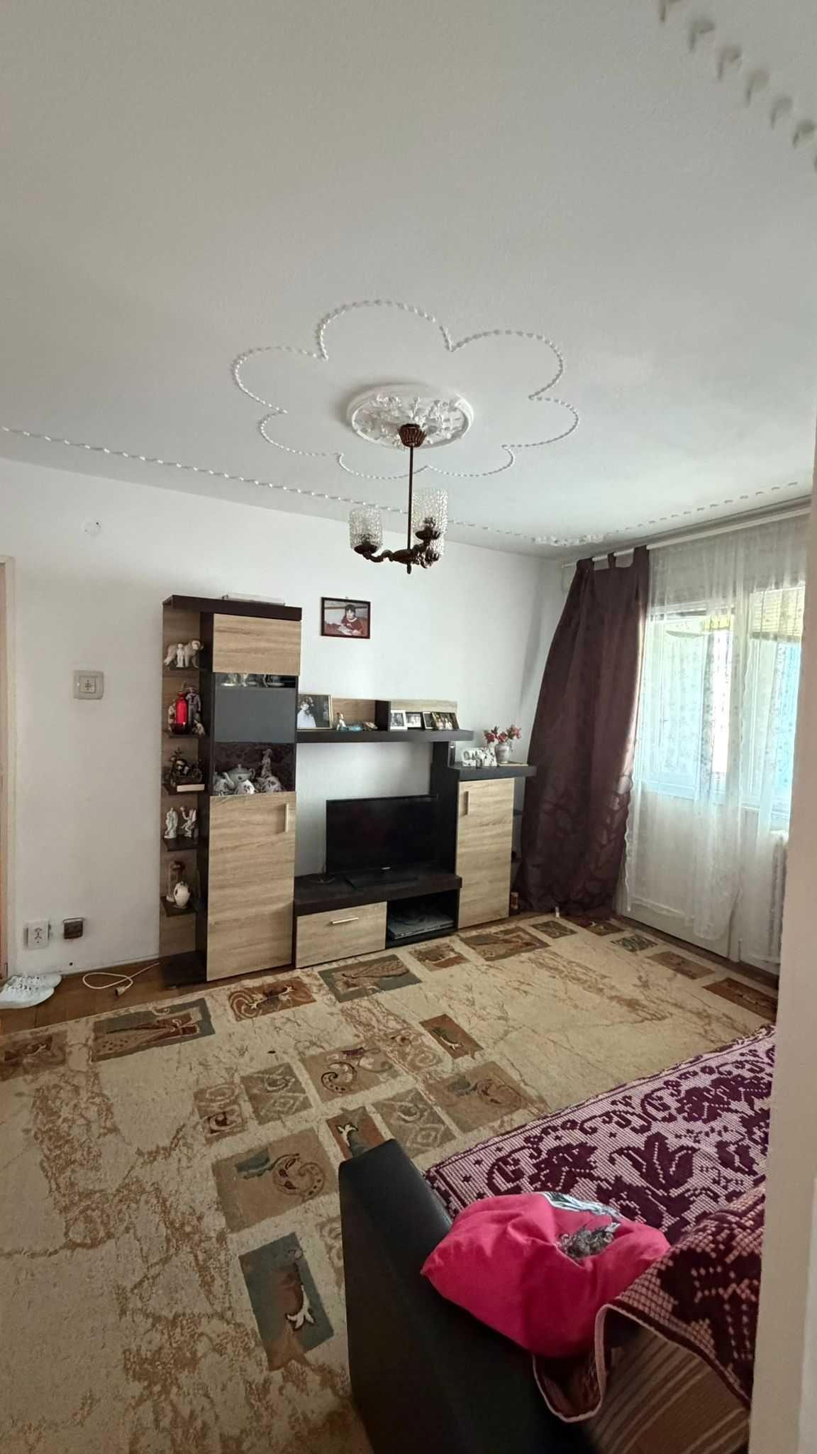 Apartament 2 camere luminos, zonă liniștită Vlaicu – mobilat, ideal investiție