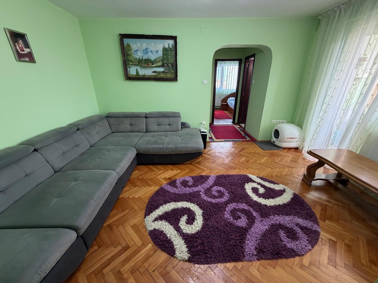 Vând apartament cu 4 camere direct de la proprietar!