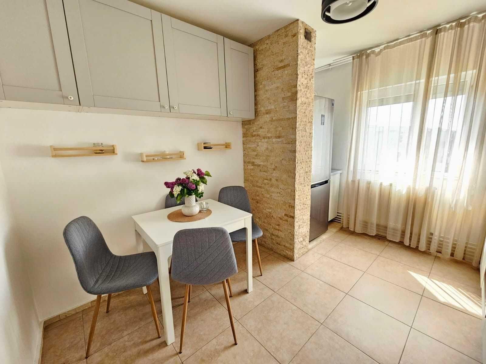 Apartament 3 camere decomandat, 85 mp, 2 balcoane   Micalaca 300