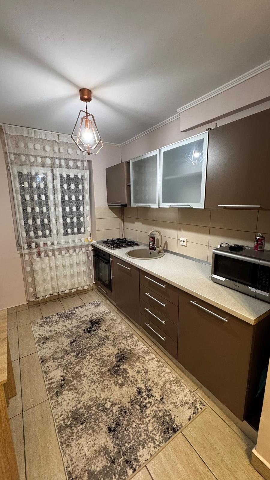 Închiriez apartament 2 camere