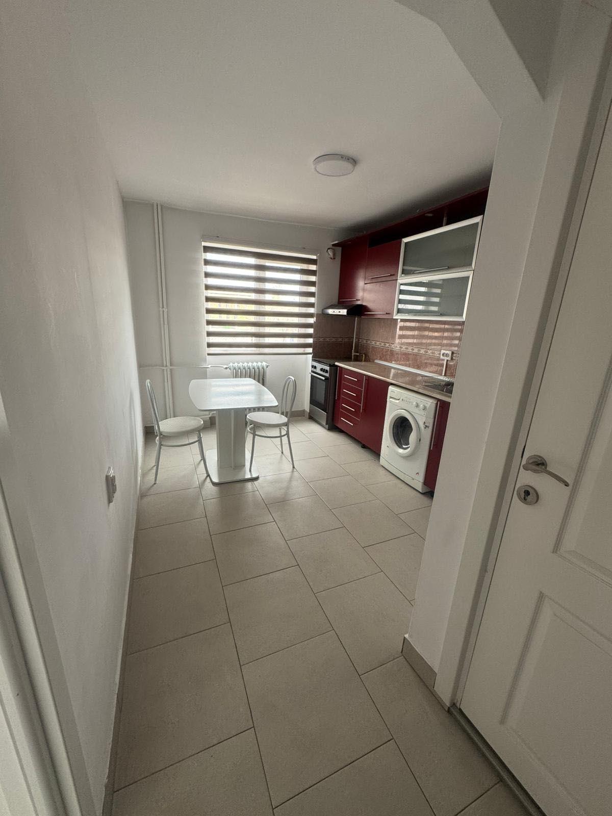 Închiriez Apartament