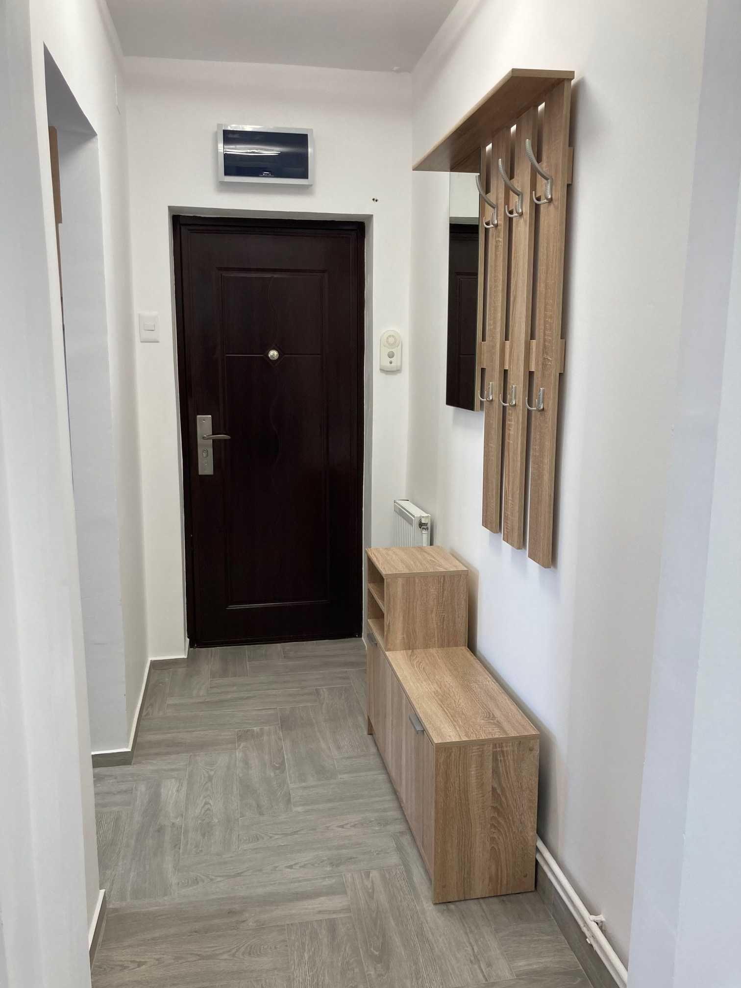 Inchiriez ap Podgoria principala 2 camere